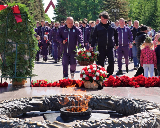 ФК «Уфа» возложил цветы к Вечному огню в Парке Победы