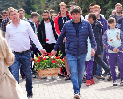 ФК «Уфа» возложил цветы к Вечному огню в Парке Победы
